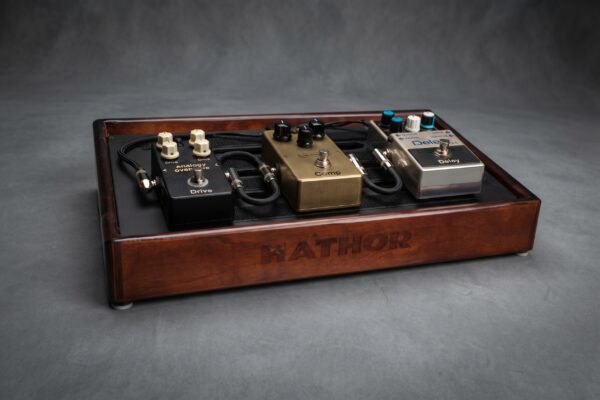 HATHOR Handcrafted Wooden Guitar Pedalboard with Hinged Lift-Top HATHOR Handcrafted Wooden Guitar Pedalboard with Hinged Lift-Top